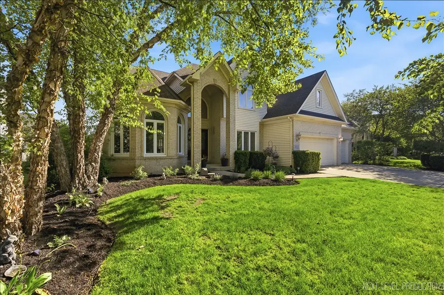 811 W Thornwood Drive, South Elgin, IL 60177 - #3