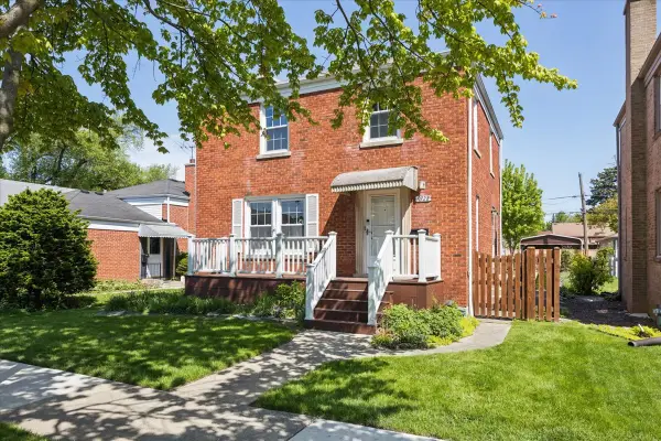 9328 Jefferson Avenue, Brookfield, IL 60513