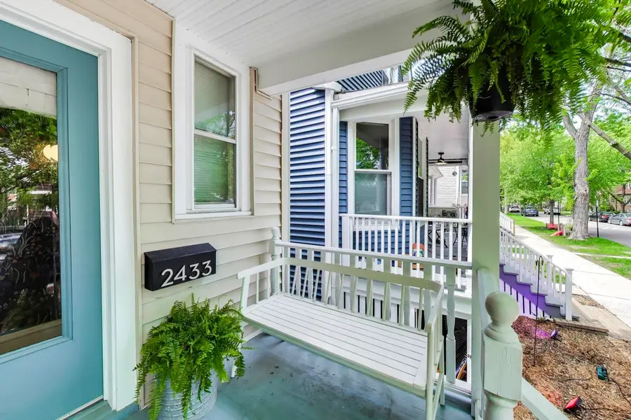 2433 W Hutchinson Street, Chicago, IL 60618 - #3