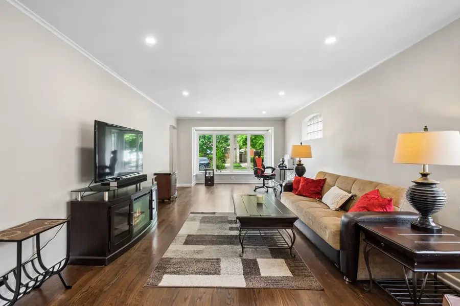 6341 N Tripp Avenue, Chicago, IL 60646 - #3
