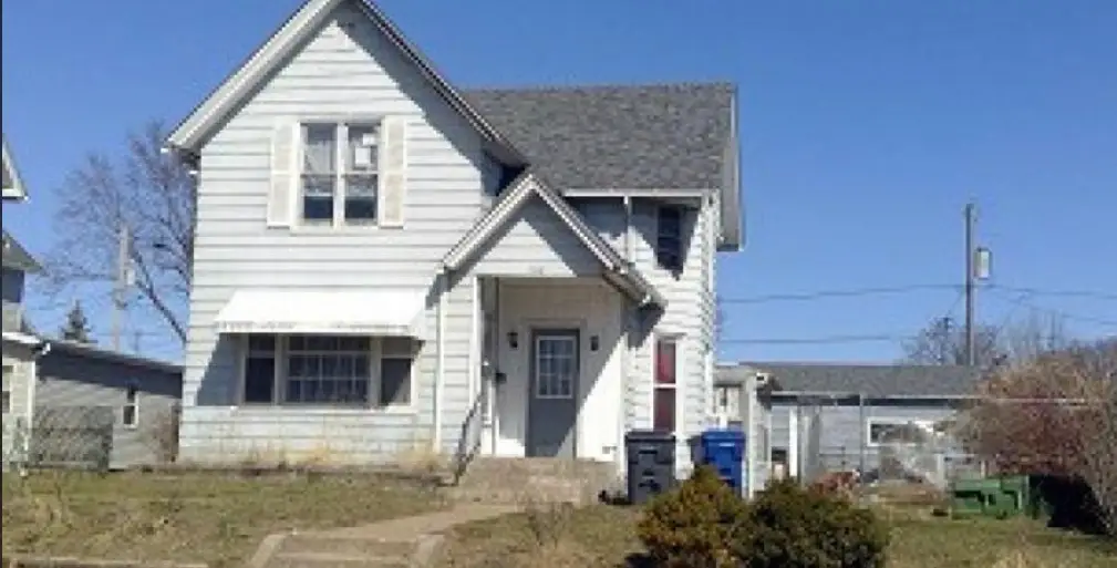 842 13th Avenue S, Clinton, IA 52732 - #1