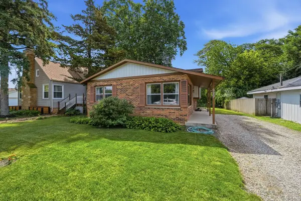 629 N Lakeview Drive, Round Lake, IL 60073
