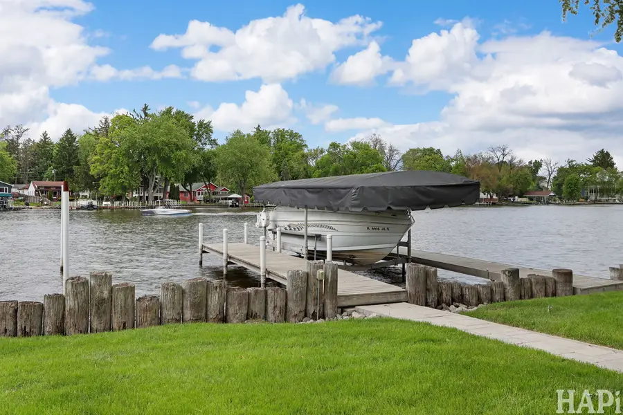 1611 N Woodlawn Park Avenue, McHenry, IL 60051 - #2