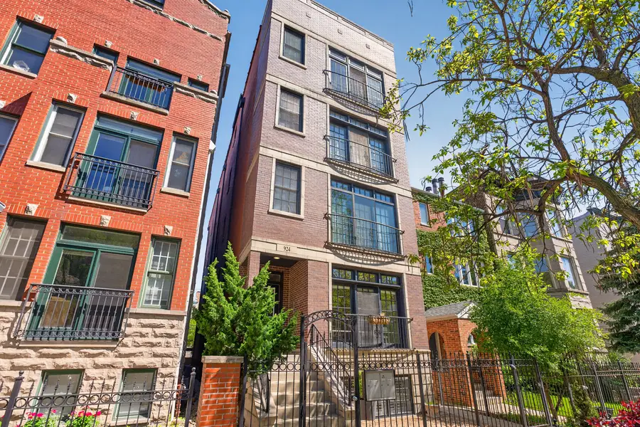 924 W Roscoe Street #1, Chicago, IL 60657 - #3