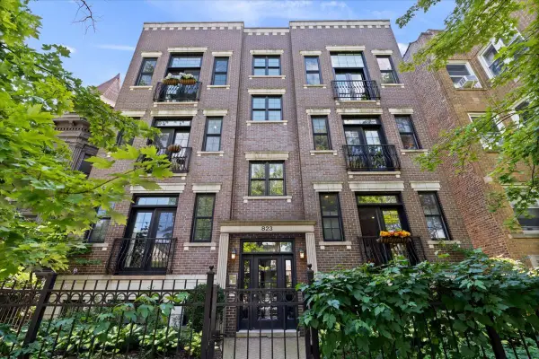 823 W Wolfram Street #2E, Chicago, IL 60657