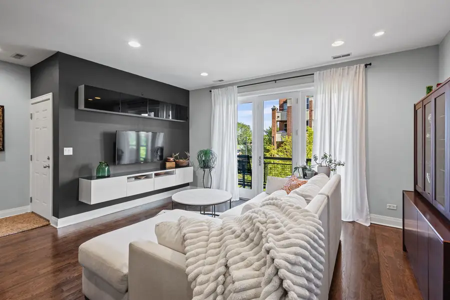 3559 W Montrose Avenue #3E, Chicago, IL 60618 - #2