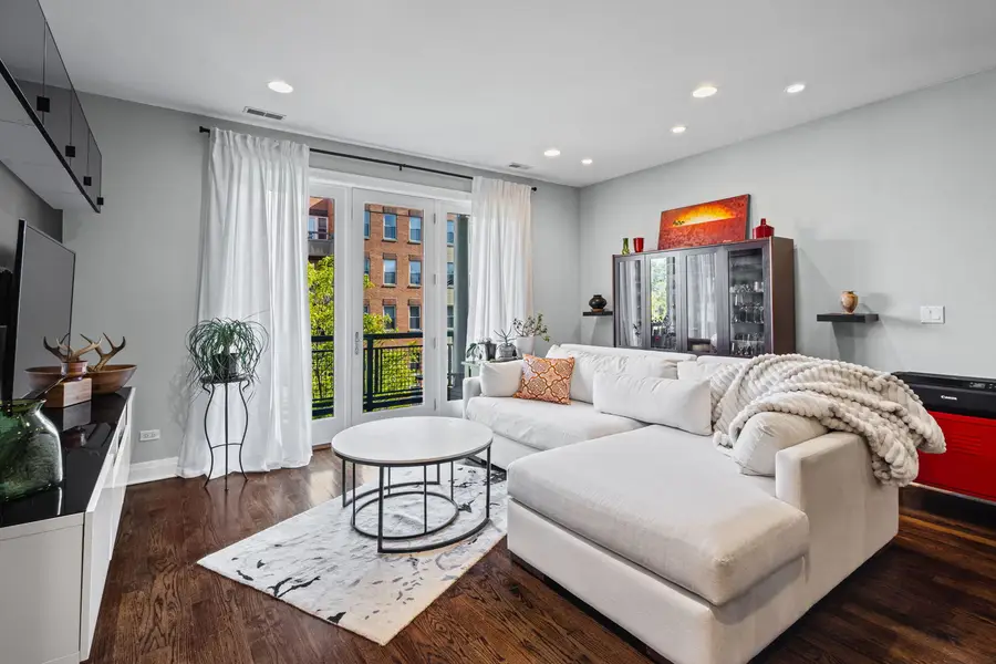 3559 W Montrose Avenue #3E, Chicago, IL 60618 - #3