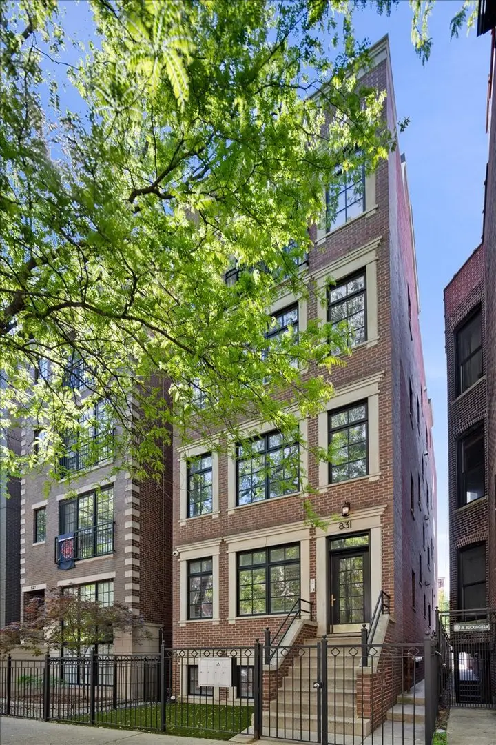 831 W Buckingham Place #1, Chicago, IL 60657 - #2
