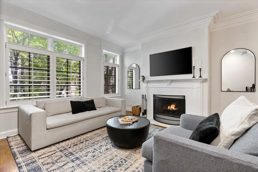 831 W Buckingham Place #1, Chicago, IL 60657 - #3