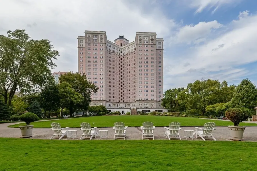 5555 N Sheridan Road #241, Chicago, IL 60640 - #1