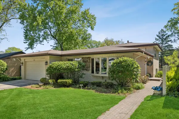 827 N Douglas Avenue, Arlington Heights, IL 60004
