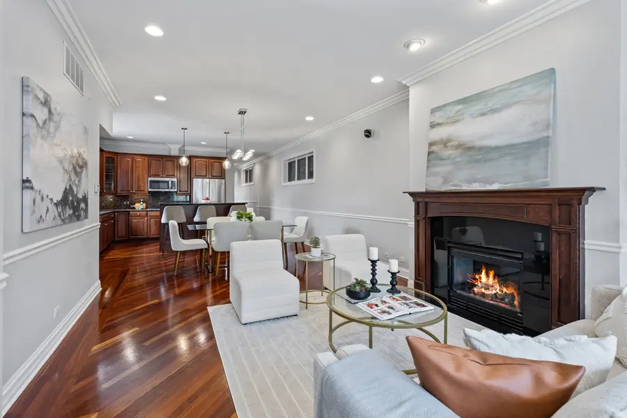 932 W Barry Avenue #1, Chicago, IL 60657 - #2