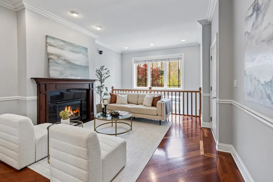 932 W Barry Avenue #1, Chicago, IL 60657 - #3