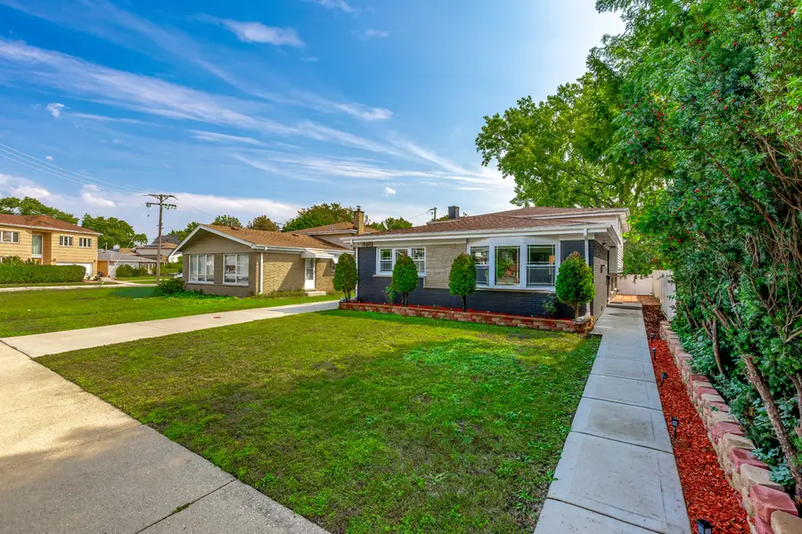 8461 Gross Point Road, Skokie, IL 60077 - #3
