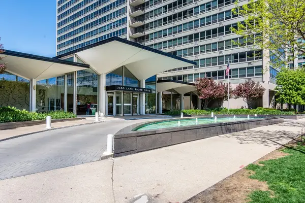 3550 N Lake Shore Drive #301, Chicago, IL 60657