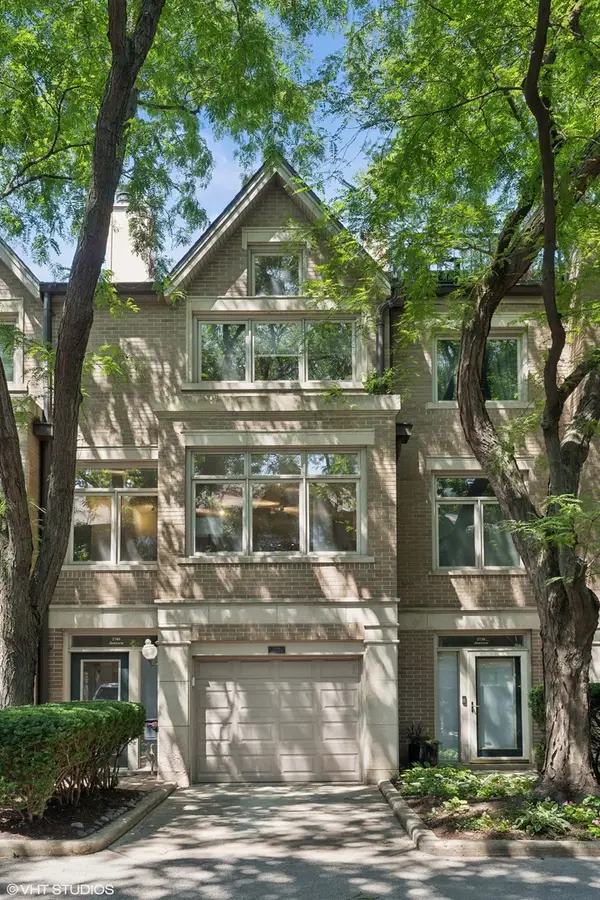 2740 N Janssen Avenue, Chicago, IL 60614
