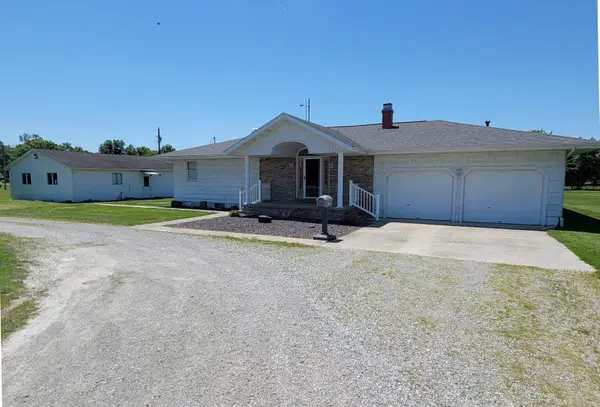 2705 S Broadway Avenue, Salem, IL 62881