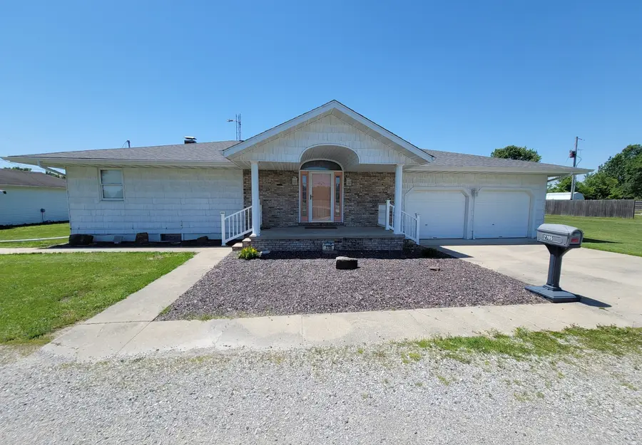 2705 S Broadway Avenue, Salem, IL 62881 - #2