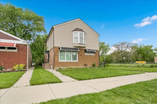 8906 S Mackinaw Street, Chicago, IL 60617