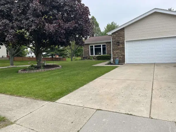 3301 W Bretons Drive, McHenry, IL 60050