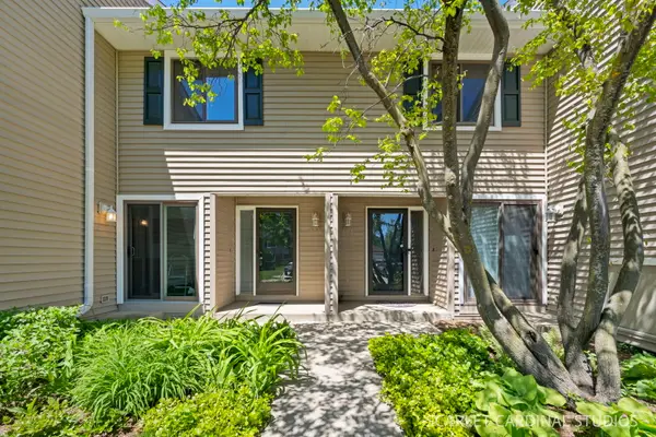 955 Harvest Circle #955, Buffalo Grove, IL 60089