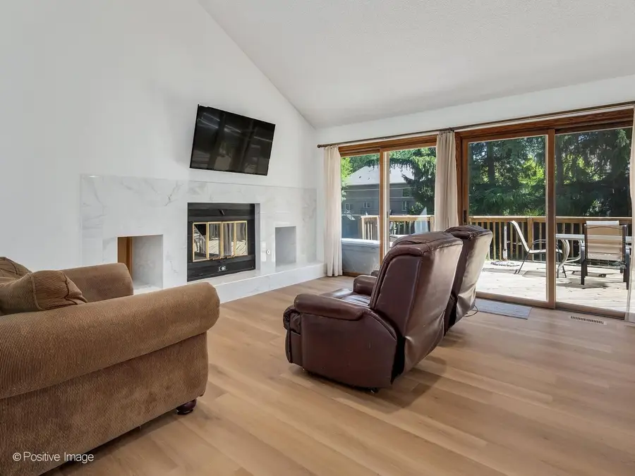375 W Woodworth Place, Roselle, IL 60172 - #3