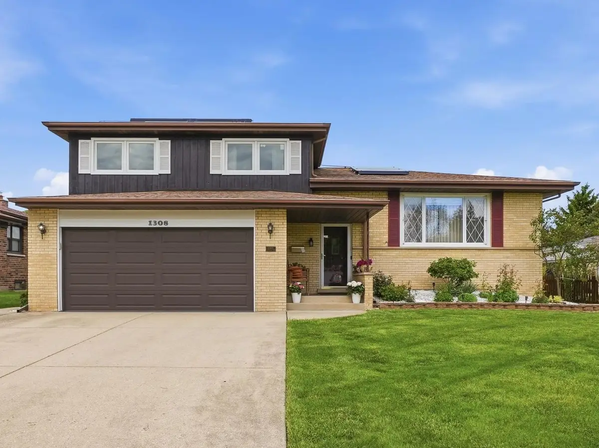 1308 E Thayer Street, Mount Prospect, IL 60056 - #1