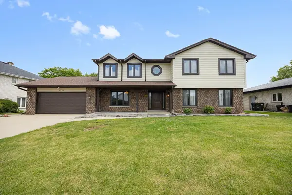 6723 Kingswood Road, Willowbrook, IL 60527