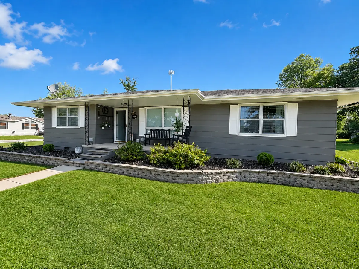 312 W Washington Street, Farina, IL 62838 - #1