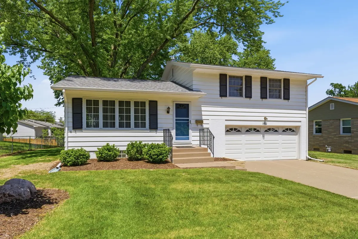 1912 E 31st Street, Davenport, IA 52807 - #1
