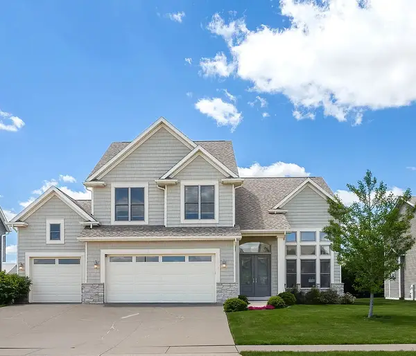 5700 Emily Road, Bettendorf, IA 52722