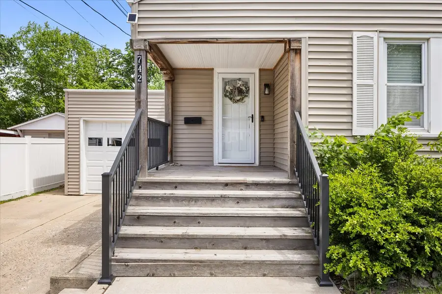 742 Chambers Street, Ottawa, IL 61350 - #3