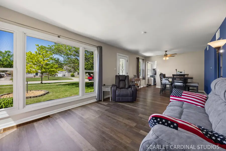 635 N Edgewood Avenue, Lombard, IL 60148 - #3