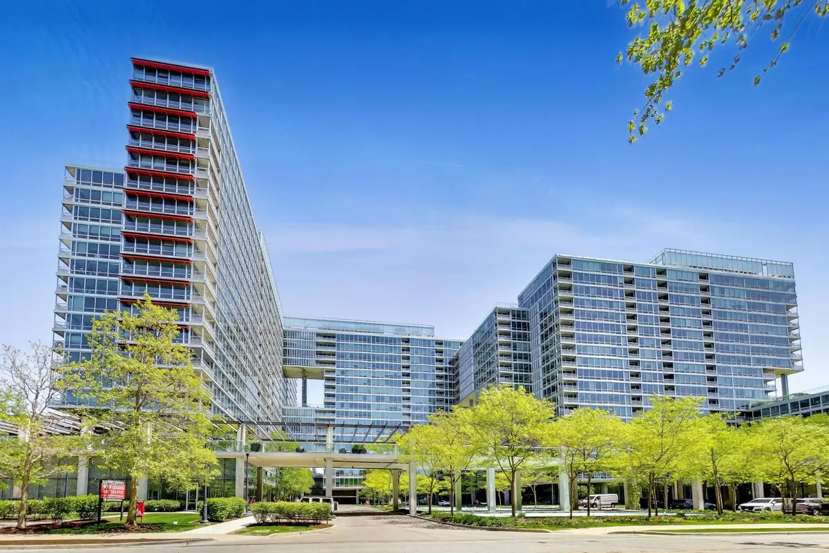 9655 Woods Drive #814, Skokie, IL 60077 - #1