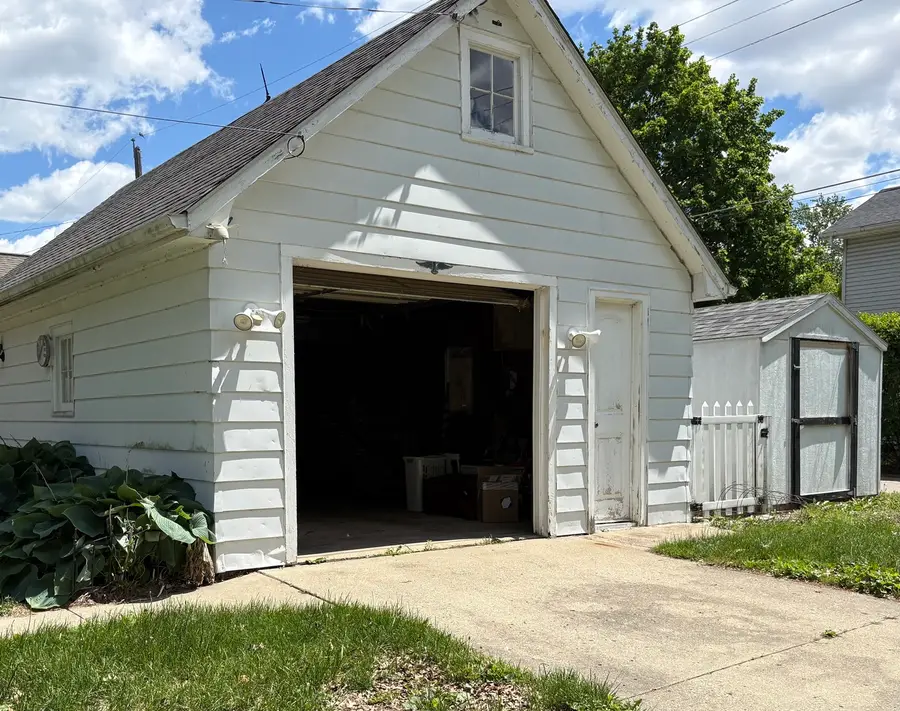 203 E Van Buren Street, Ottawa, IL 61350 - #3
