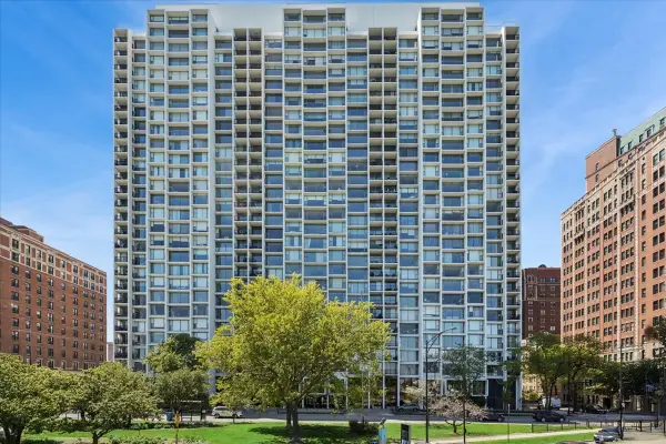 3200 N Lake Shore Drive #2410, Chicago, IL 60657