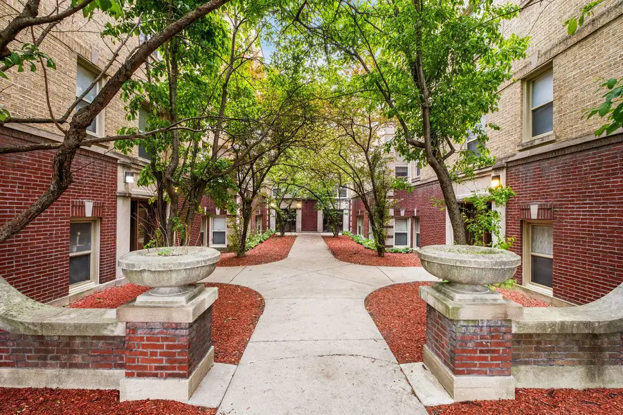 4859 N Harding Avenue #2, Chicago, IL 60625 - #2