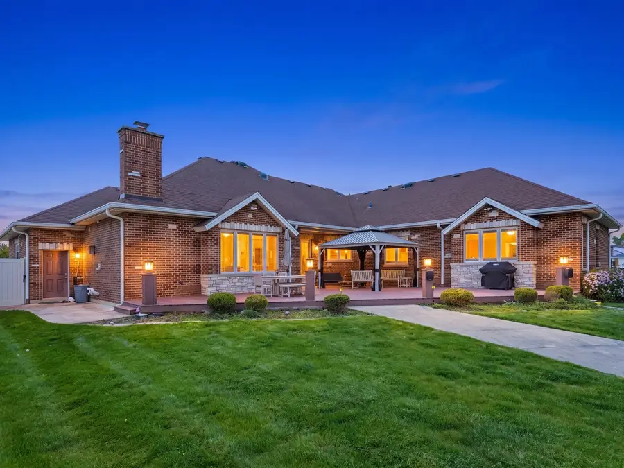 5605 S Kensington Avenue, Countryside, IL 60525 - #3