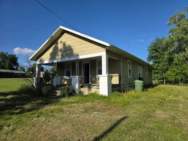 905 Mcclintock Avenue, Johnston City, IL 62951 - #2