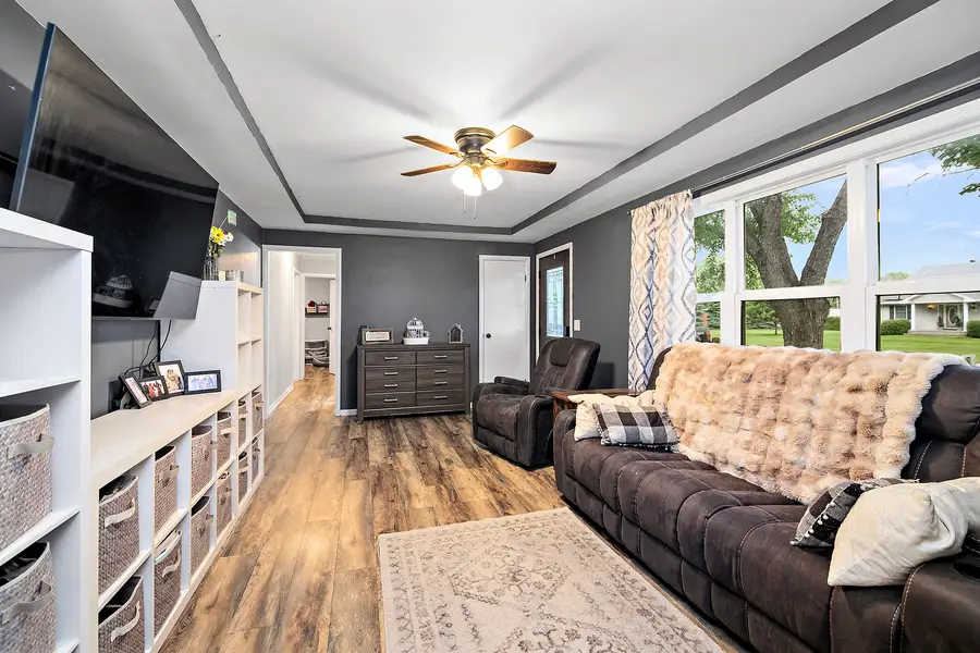 570 E 2nd Avenue, Clifton, IL 60927 - #3