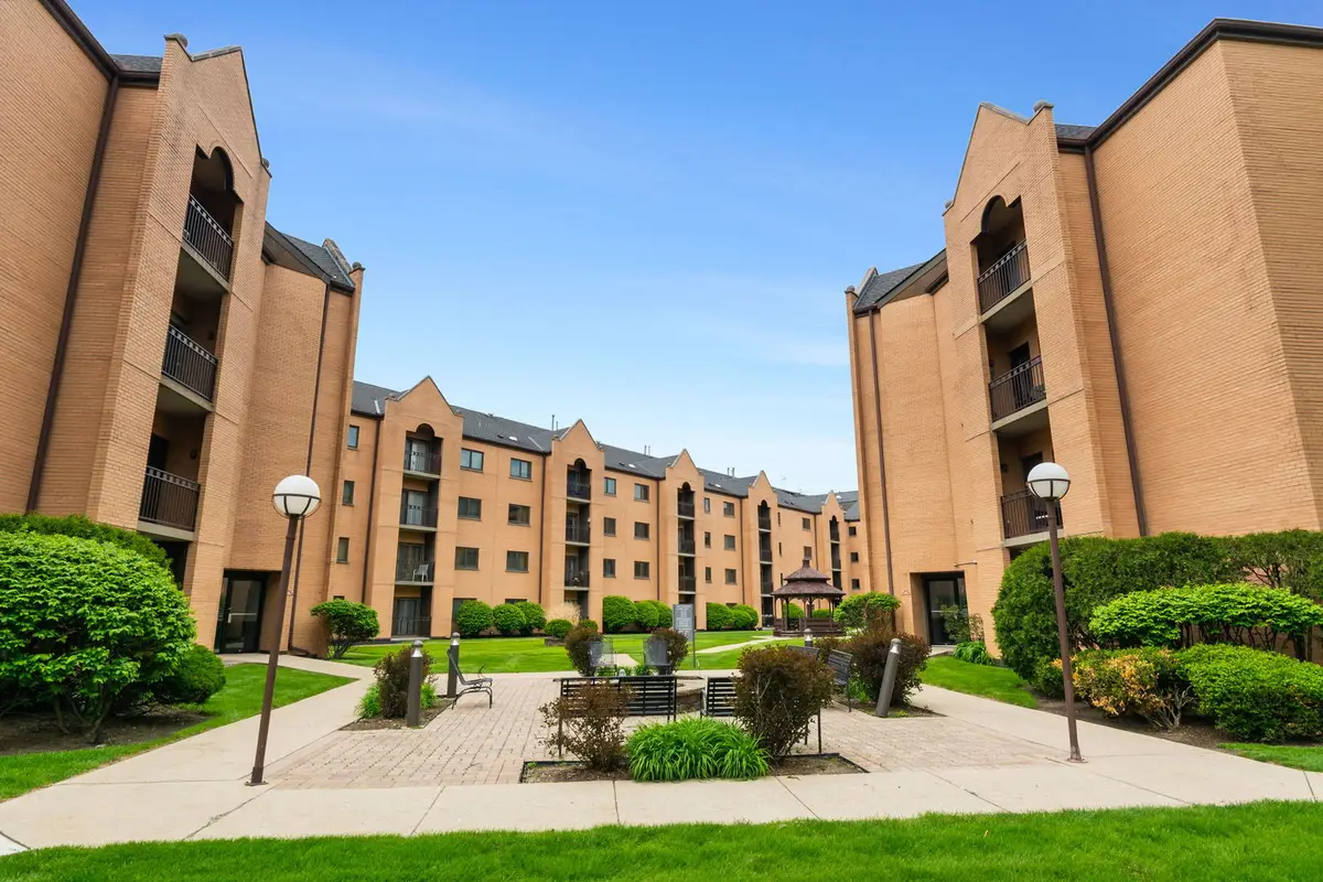 7410 W Lawrence Avenue #218, Harwood Heights, IL 60706 - #1