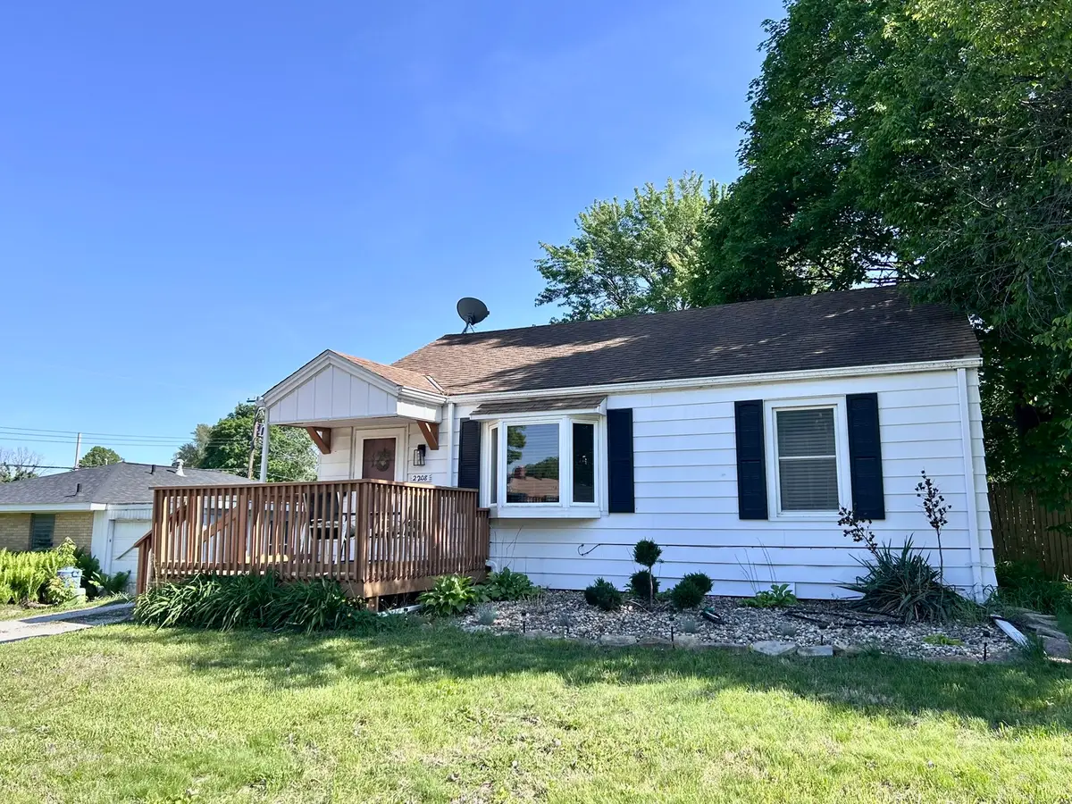 2208 W Vernon Court, Peoria, IL 61604 - #1