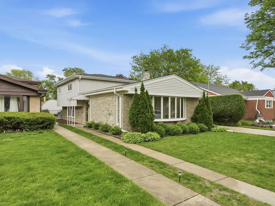 9437 N Lockwood Avenue, Skokie, IL 60077 - #3