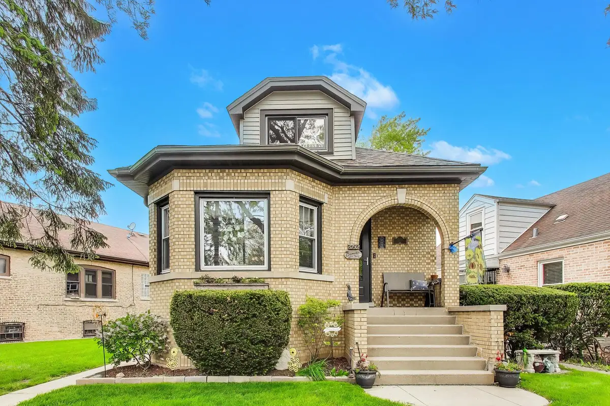 6732 W Rascher Avenue, Chicago, IL 60656 - #1