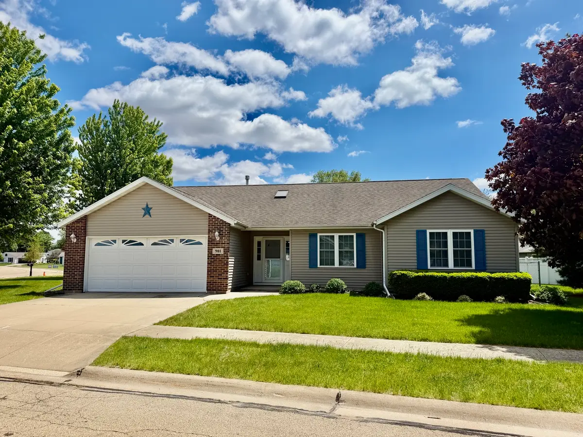901 East 21st Street, Sterling, IL 61081 - #1