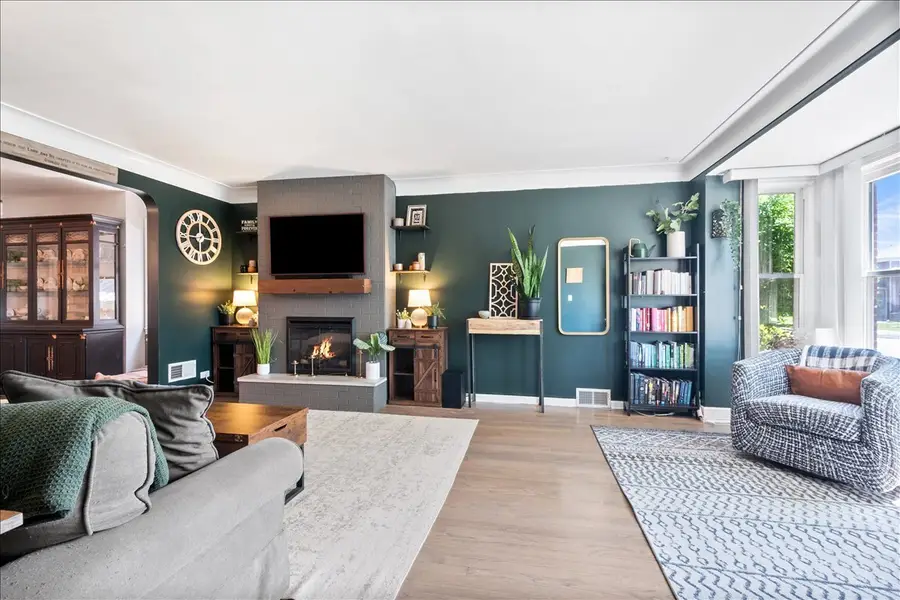 2504 W Jarvis Avenue, Chicago, IL 60645 - #2