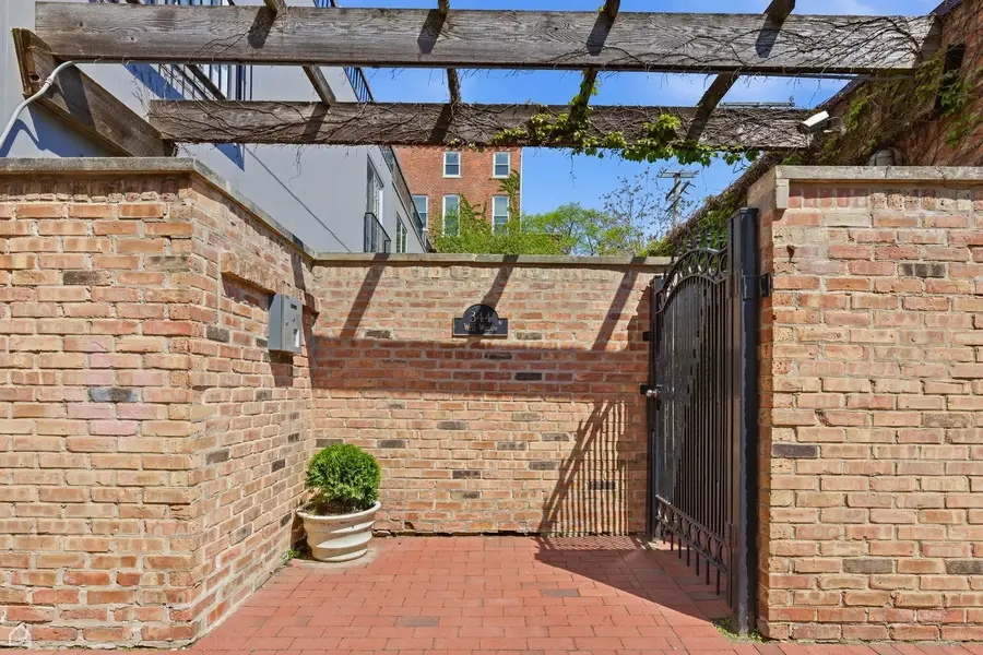 344 W Willow Street #A, Chicago, IL 60614 - #2