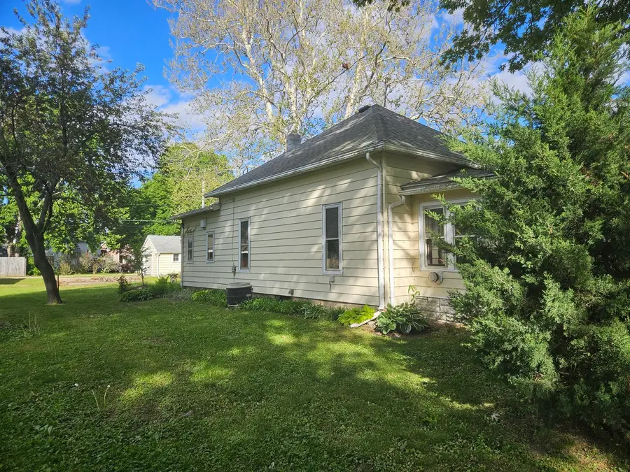 407 4th Avenue, Rock Falls, IL 61071 - #2