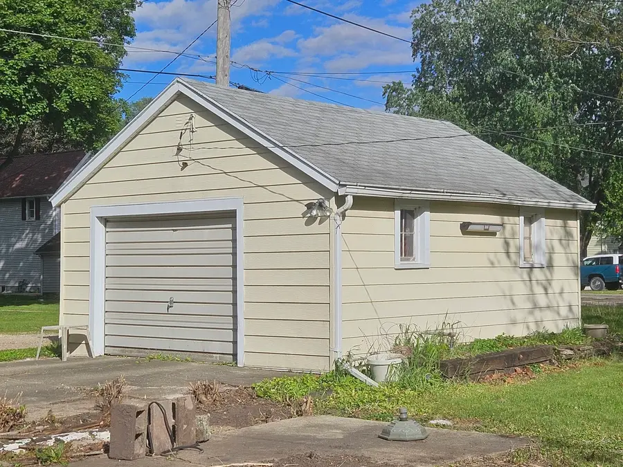 407 4th Avenue, Rock Falls, IL 61071 - #3