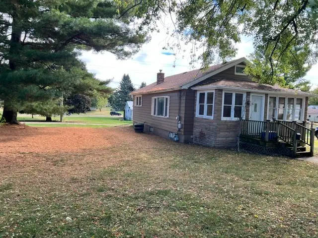 913 S 15th Avenue, Freeport, IL 61032 - #2